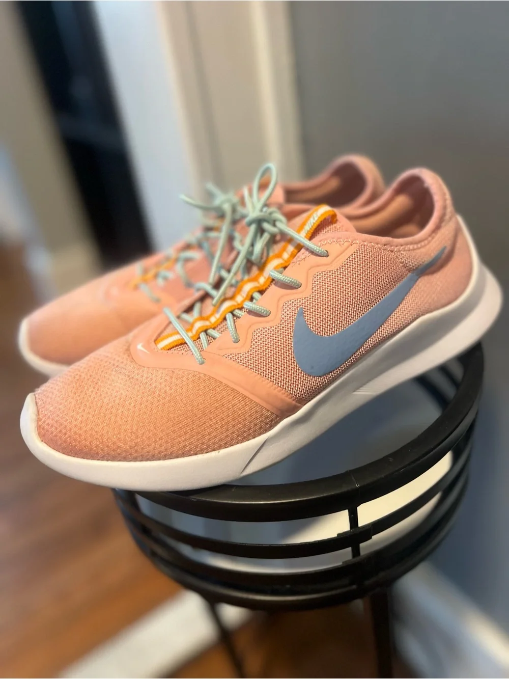 Nike Women's Peach Mesh Trainers with Blue Swoosh - Picture 2 of 6